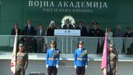 Promocija najmlađih oficira vojske, prisustvuje i Vučić: Vučić uručio sablje najboljim oficirima