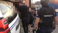 Ovako je uhapšen muškarac koji je pretio Vučiću: Policija ga zatekla u kući, oborila na pod i bosog izvela