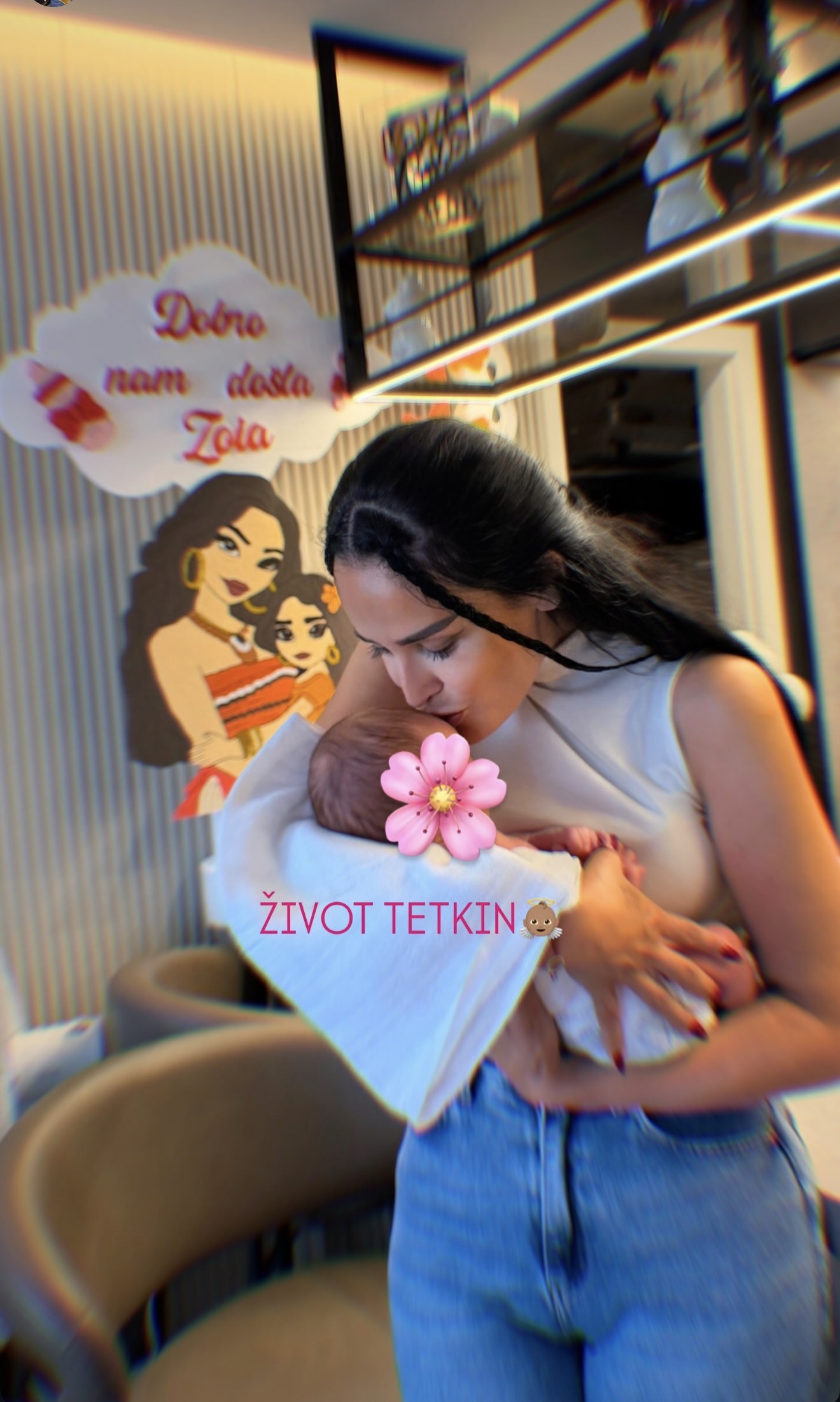 Evo ko pomaže Editi kada je sama sa bebom: Puca od ponosa! Ne krije sreću zbog druženja sa malom Zoiom