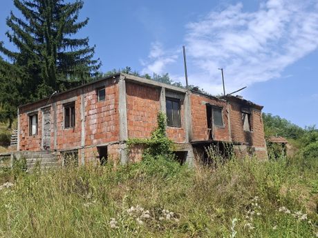 Izgorela kuća u Ripnju