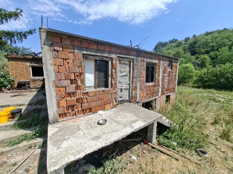 Izgorela kuća u Ripnju