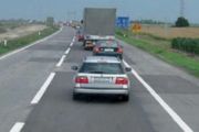 TEST Šta radite kada ste na začelju? Zbog ovog pitanja iz auto-škole mnogi padaju na ispitu