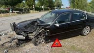 PRVE SLIKE I SNIMCI SA MESTA UDESA KOD ŠIMANOVACA: Auto smrskan do neprepoznatljivosti, delovi rasuti po putu!