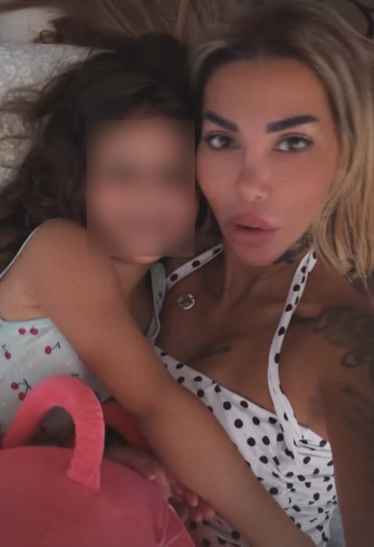 Aneli posle 11 meseci otišla da vidi ćerku: Svi se rastužilo zbog onoga što joj je Nora rekla dok je grlila