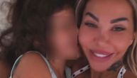 Aneli posle 11 meseci otišla da vidi ćerku: Svi se rastužilo zbog onoga što joj je Nora rekla dok je grlila