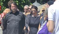 Sahranjena Olivera Katarina: Sin nemo gledao u sanduk, tužne scene na Novom groblju