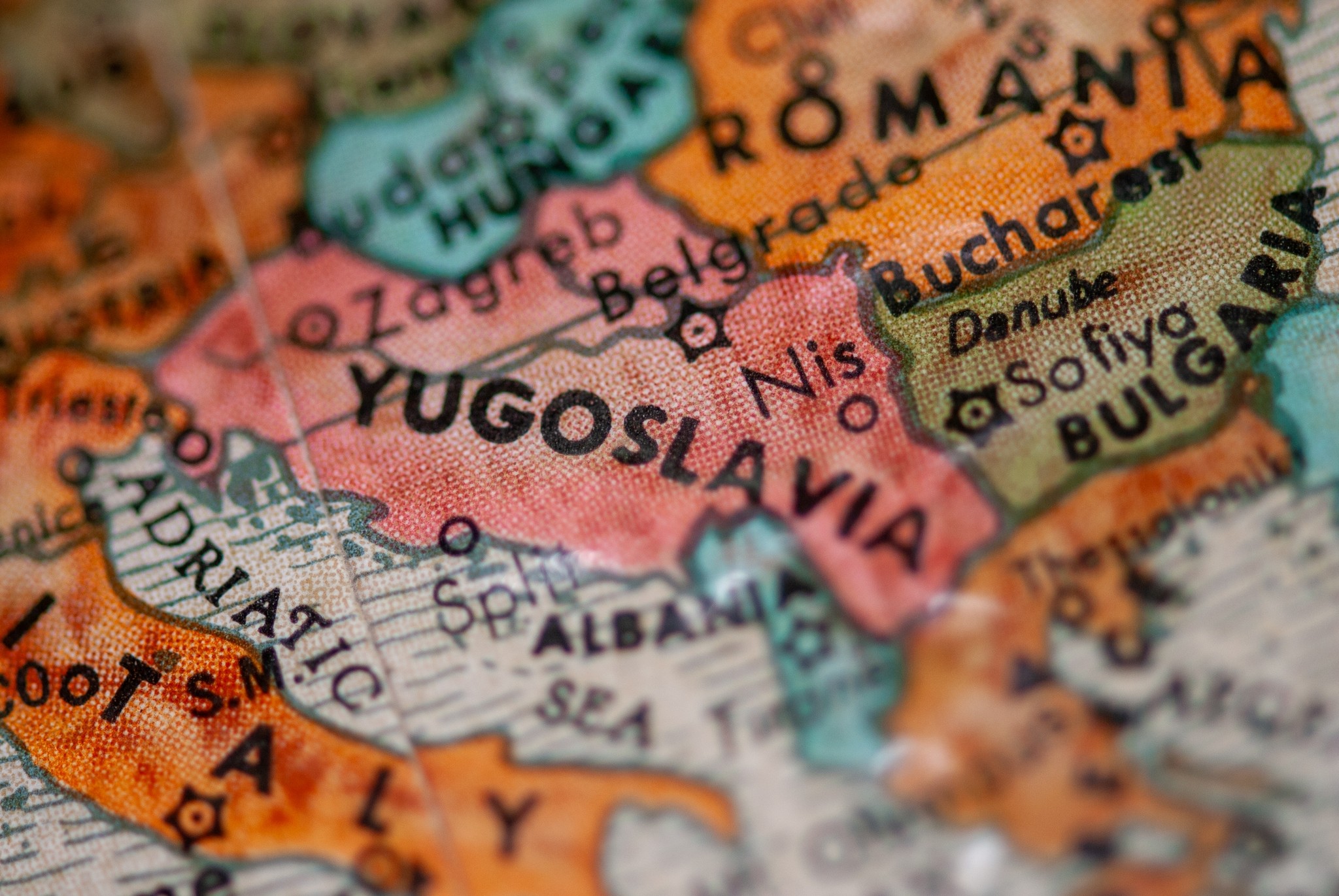 Imali su desetine hiljada radnika, gradili stanove i slali ih na more: Ovako su izgledali giganti Jugoslavije