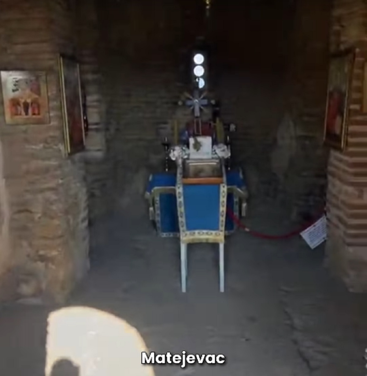 Krst sa raspećem Isusa bačen na pod, ikone oskrnavljene, pa urađeno OVO: Zastrašujući snimak iz crkve kod Niša