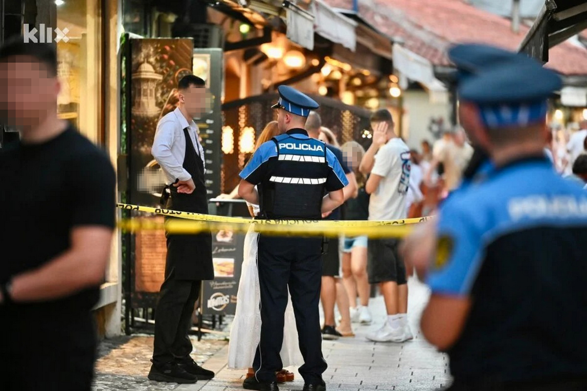 Uhapšen napadač sa Baščaršije: Sa fantomkom na glavi ispalio više hitaca u lokal, sad mu premlatili brata?
