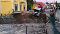 Užas u Aleksandrovcu, obrušila se konstrukcija, kamion propao niz strminu! Sve se desilo kod radova na mostu