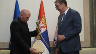 Aleksandar Vučić poklonio gusle i još jedan važan poklon glavnom čoveku UFC: "Da budemo dobri domaćini"