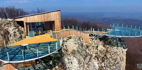 Stakleni vidikovac Kablar