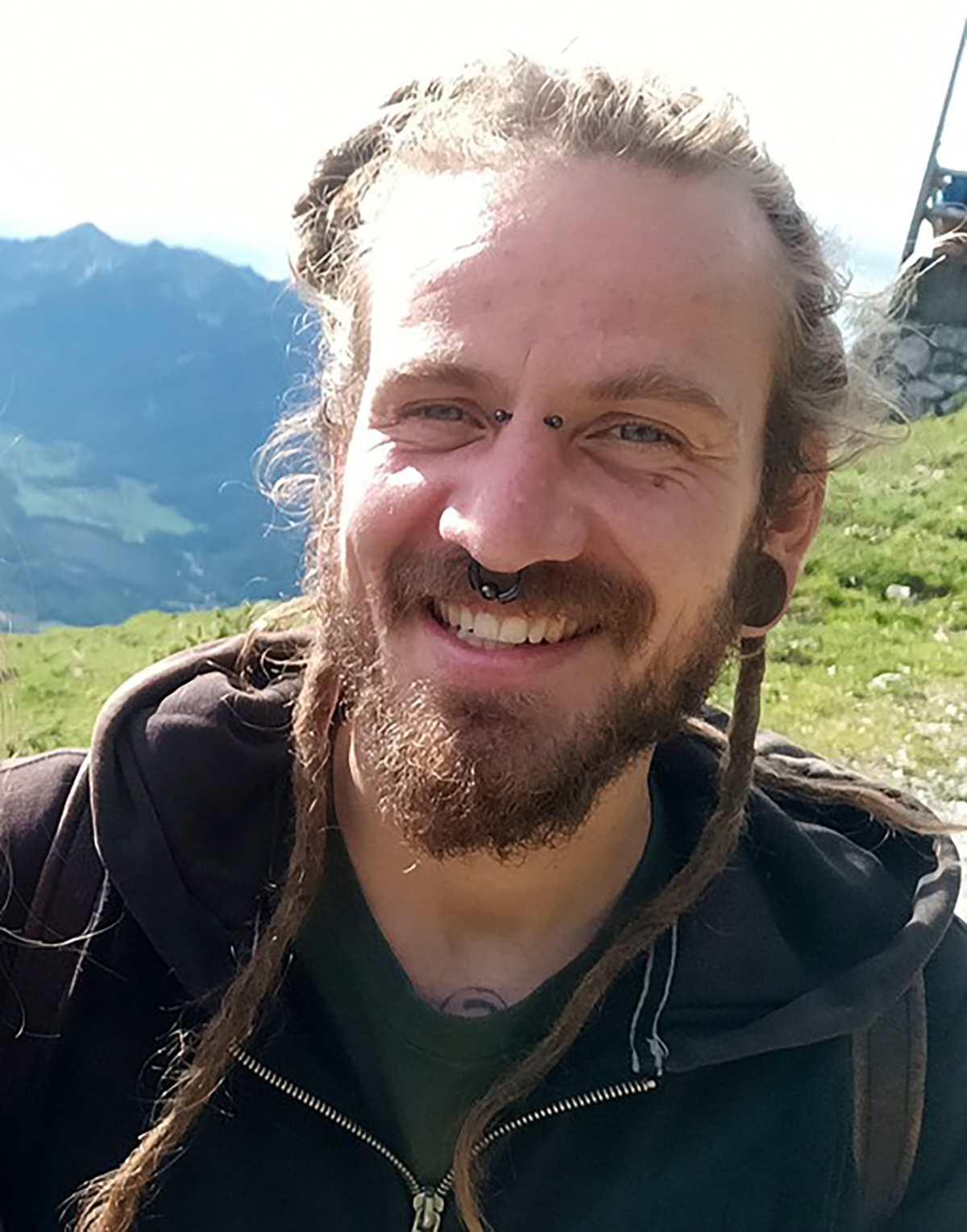 MISTERIJA Svirepo ubistvo poznatog eko-gurua! Policija ponudila hiljade evra za pomoć, jedan detalj je ključan