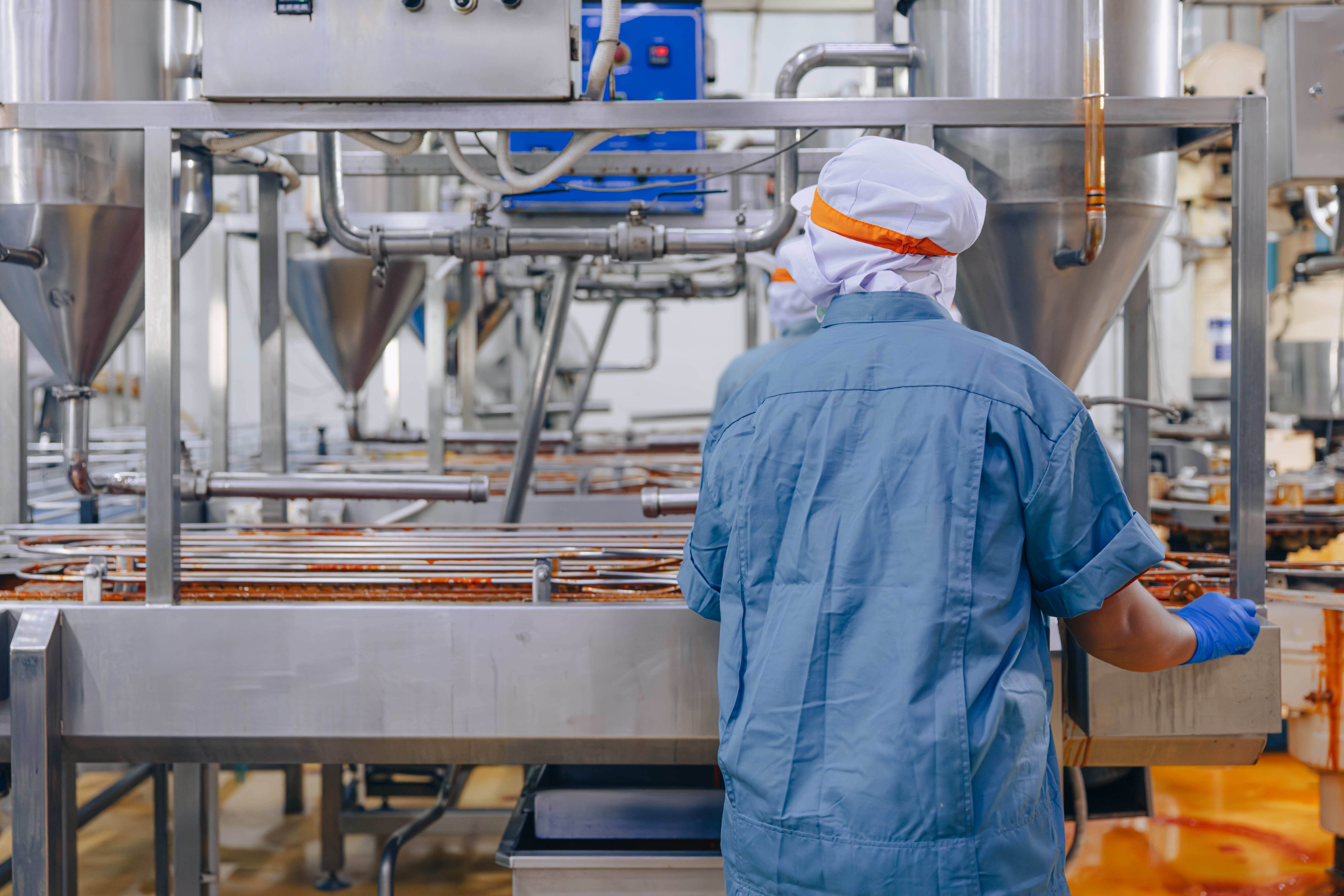 Evo gde hleb zarađuju Srbi: Najviše radnika u industriji i trgovini, u javnom sektoru više od 600.000 ljudi