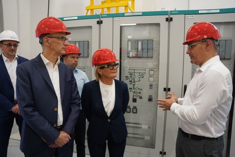 Trafo stanica Surčin, Premijer Đuro Macut