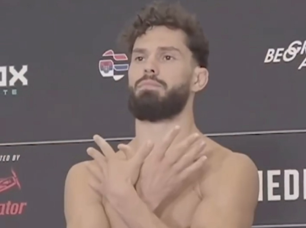 Sramno! Albanac izašao na vagu pred UFC spektakl, pa usred Beograda pokazao "albanskog orla"!