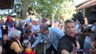 Vučić u poseti selu Vasilj kod Knjaževca, obilazi mobilnu ambulantu