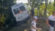 Strašna nesreća u komšiluku: Kombi sa fudbalerima Dinama se zakucao u drvo pored puta, ima poginulih