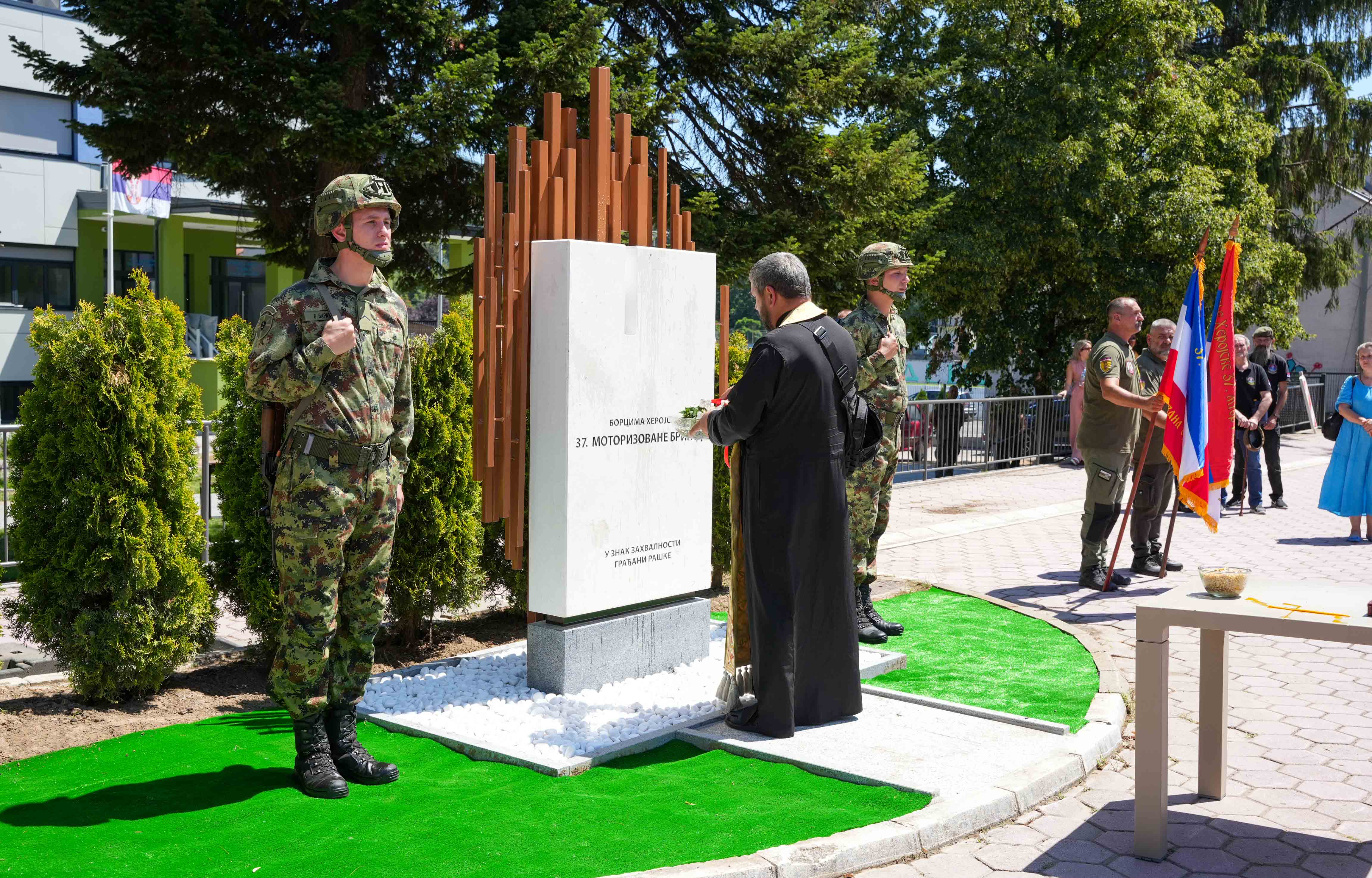 Ivica Dačić u Raški otkrio spomenik pripadnicima 37. motorizovane brigade