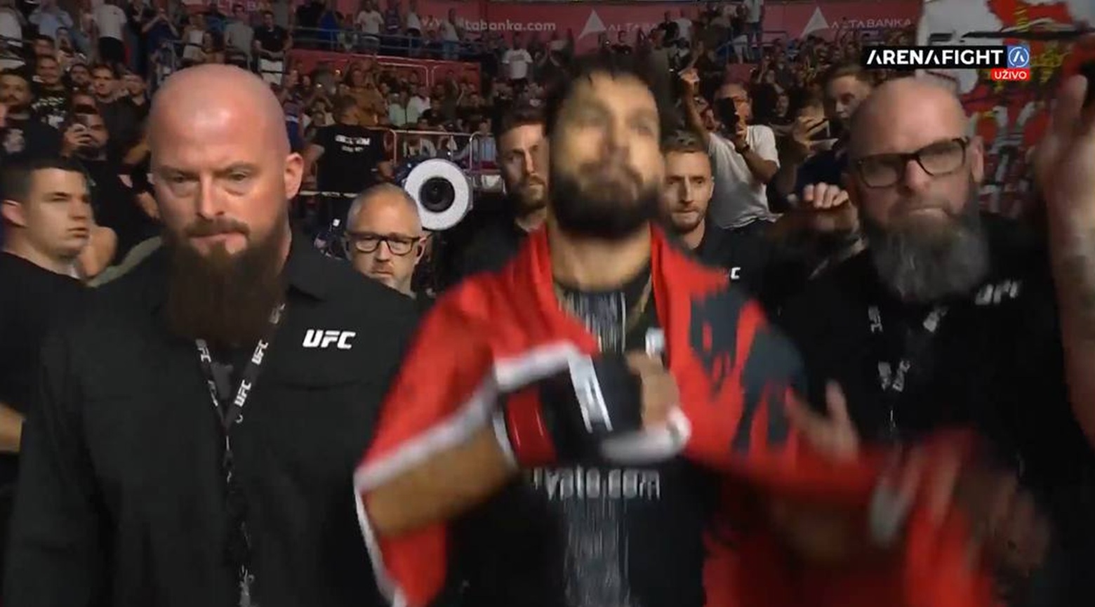 Nove provokacije usred Beograda, Denis izašao sa zastavom Albanije, cela Arena ga žustro izviždala