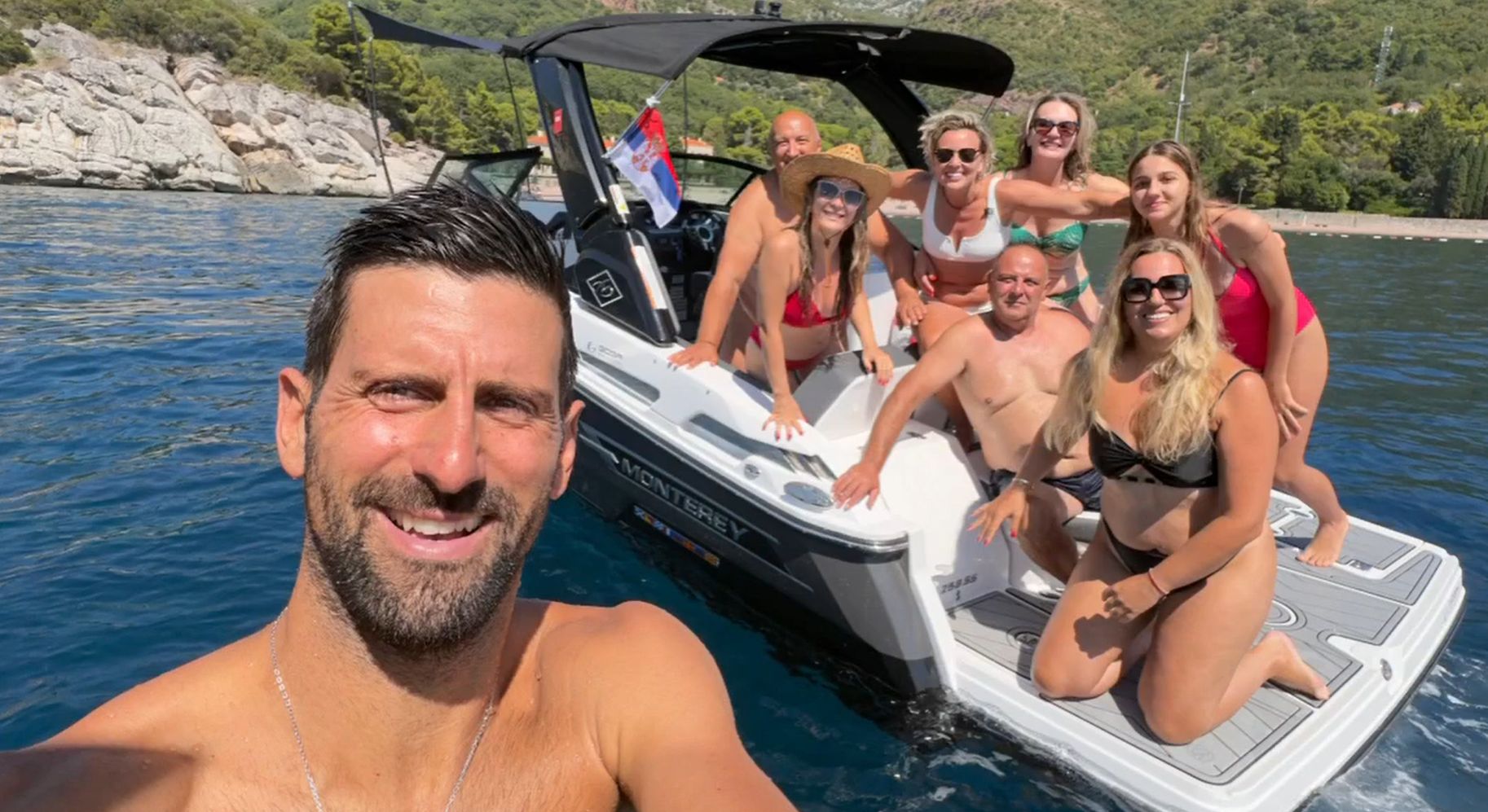 Novak Đoković zaustavio brod, uzeo telefon sa drugog čamca, pa oduševio fanove u Crnoj Gori za sva vremena