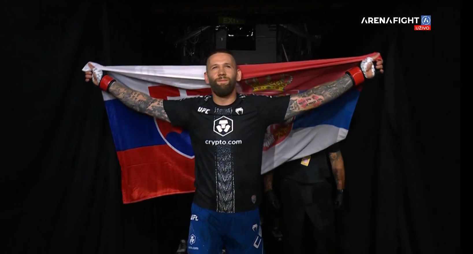 Najjači izlazak na UFC u Beogradu, ogrnuo srpsku i slovačku zastavu, a sa razglasa grmeo "Đurđevdan"