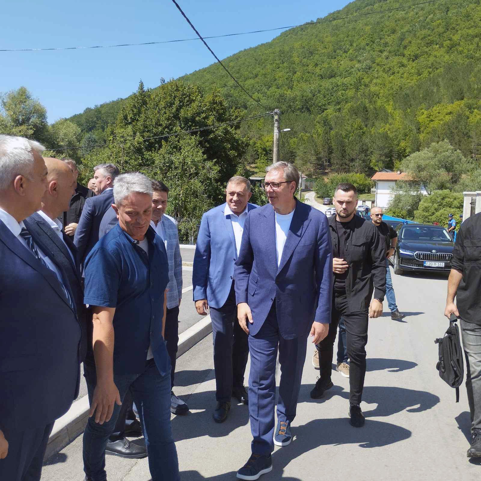Vučić u manastiru Rmanj: Sramota je da se loše govori o našim vladikama i patrijarhu