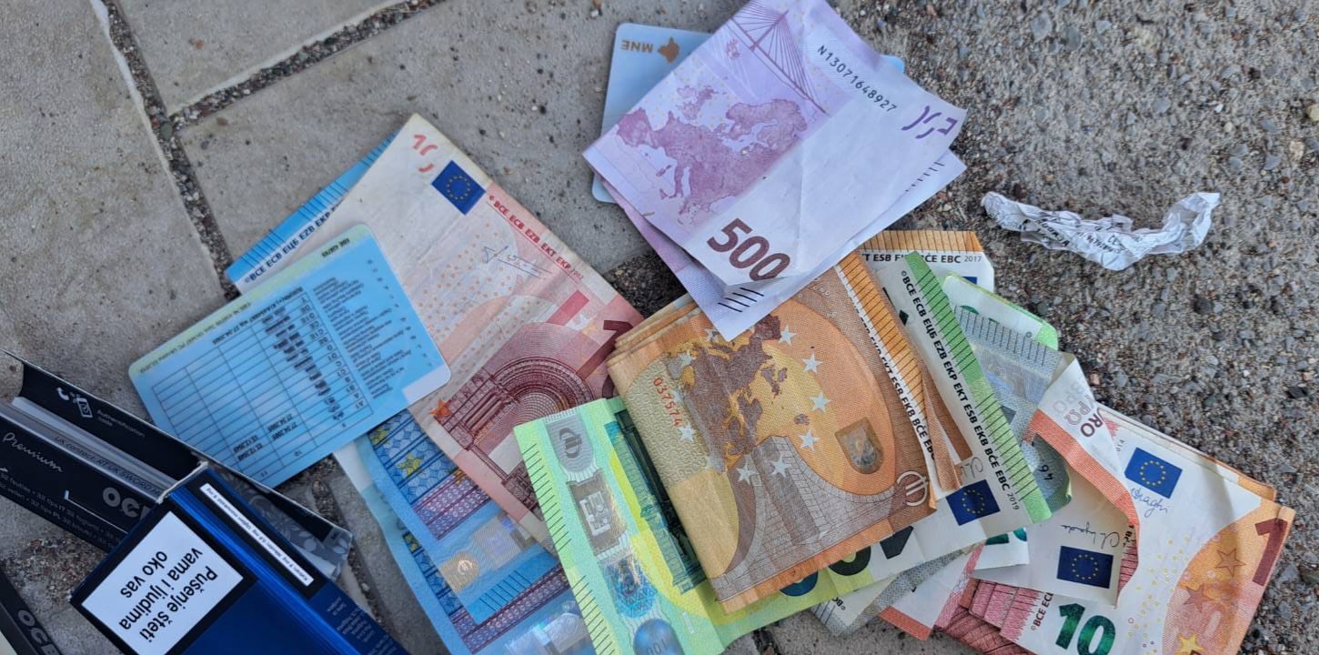 Kragujevčanin uhapšen u Budvi jer je prodavao drogu, našli mu i kesu punu para