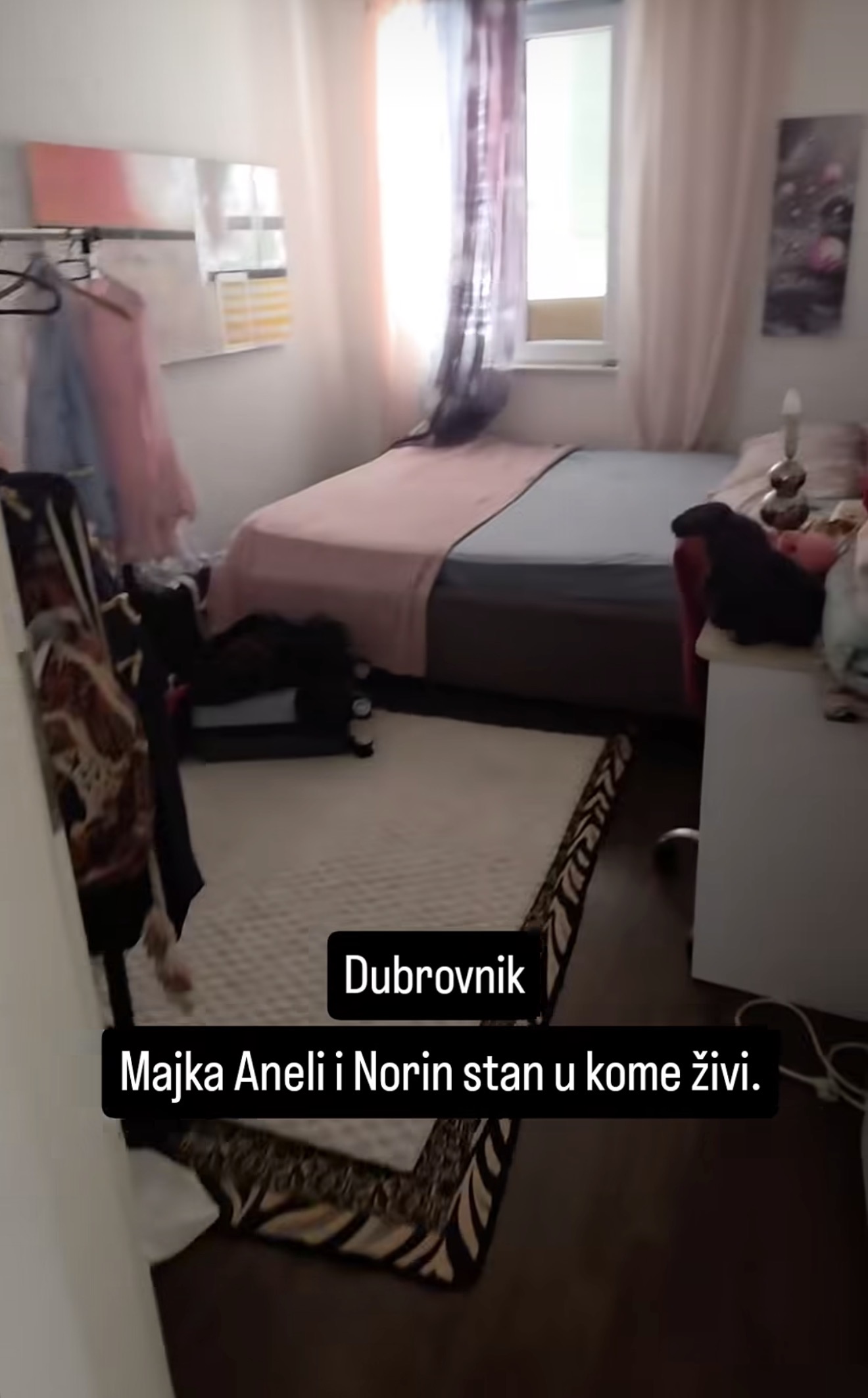 Zavirite u stan Aneli Ahmić u Dubrovniku: Prijatelj joj došao u posetu, pa snimio svaki kutak