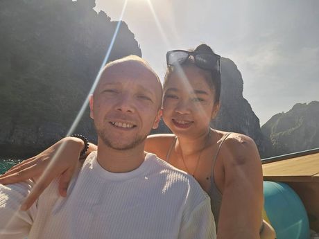 Kyle Campbell i Kannika Masasai