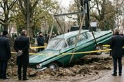 POSLEDNJA ŽELJA Čoveka sahranili u omiljenom automobilu: Ono što je poneo u grob zapanjilo je javnost