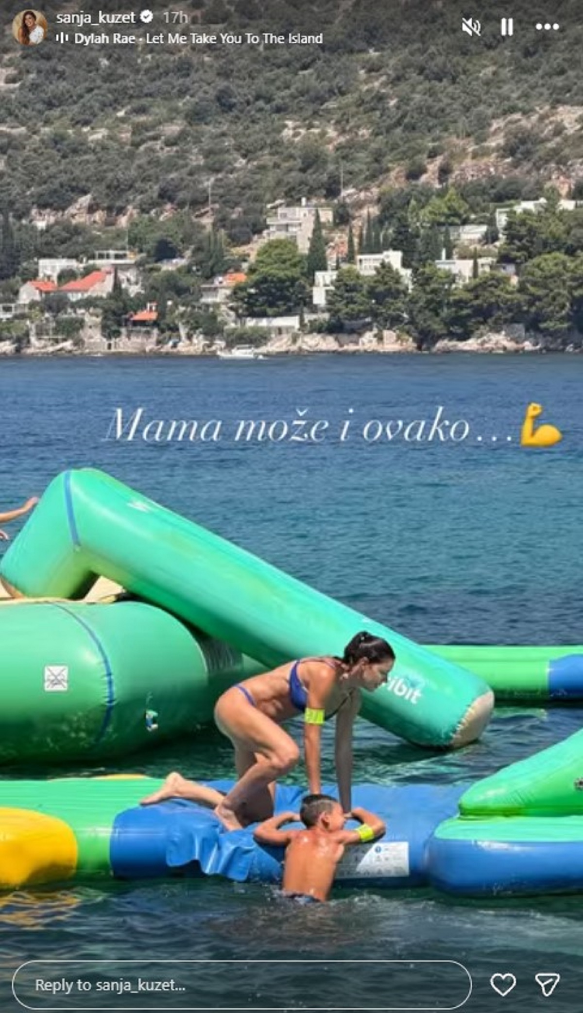 Sanja Kužet podetinjila na moru! Jurila s decom po vodenom parku, a svi gledaju u njene isklesane trbušnjake