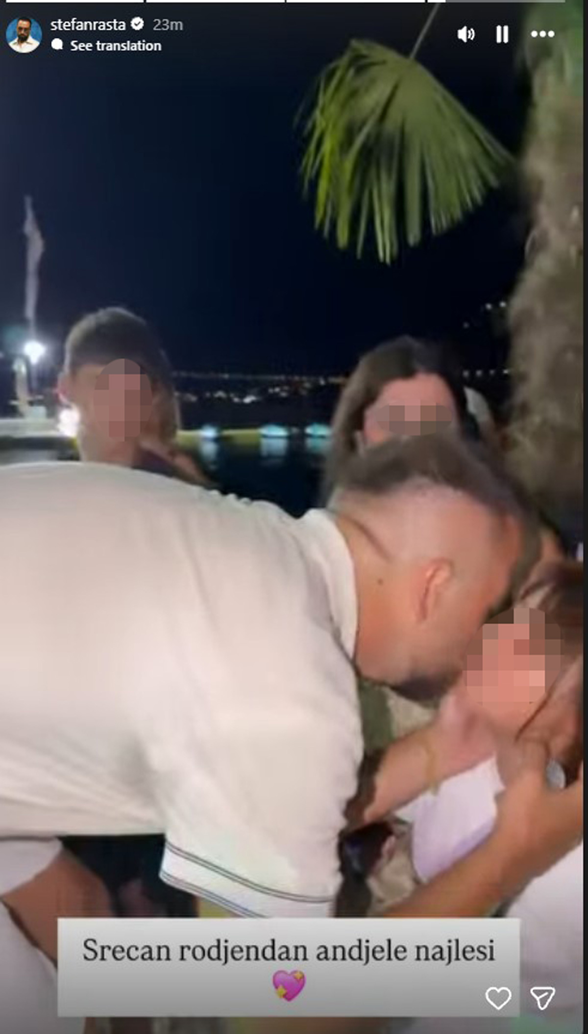 Slavlje u Rastinom domu: Doveo ćerku Taru na nastup, pa sišao u publiku i oduševio - devojčica ne skida osmeh