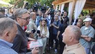 Vučić obišao porodičnu kuću u Čipuljiću: Prisetio sam se detinjstva