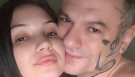 Aca Amadeus zaprosio 23 godine mlađu devojku na koncertu! Kleknuo pred Barbarom na bini, evo šta je odgovorila