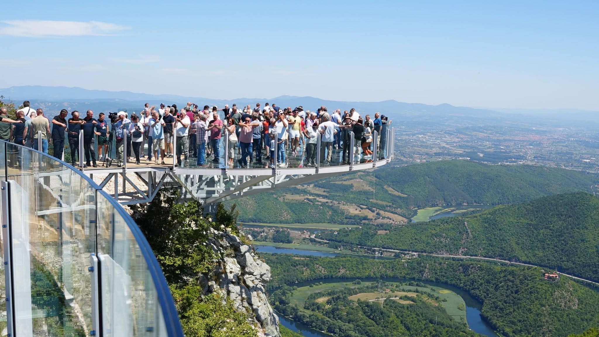"Pogled je nestvaran, a vidikovac savršen": Narod oduševljen, prvog vikenda Skywalk obišlo više od 3.000 ljudi
