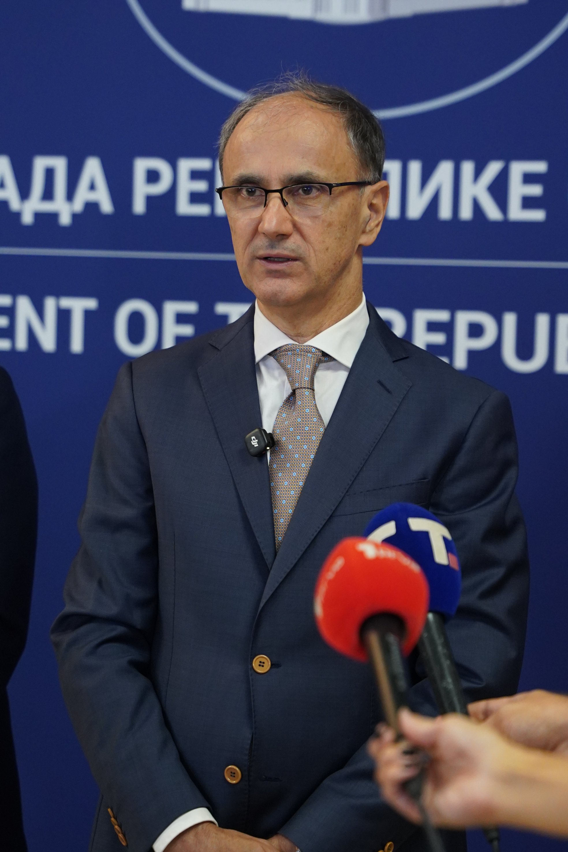 Macut stigao u posetu izbegličkoj porodici Vasiljević u selo Kukujevci kod Šida