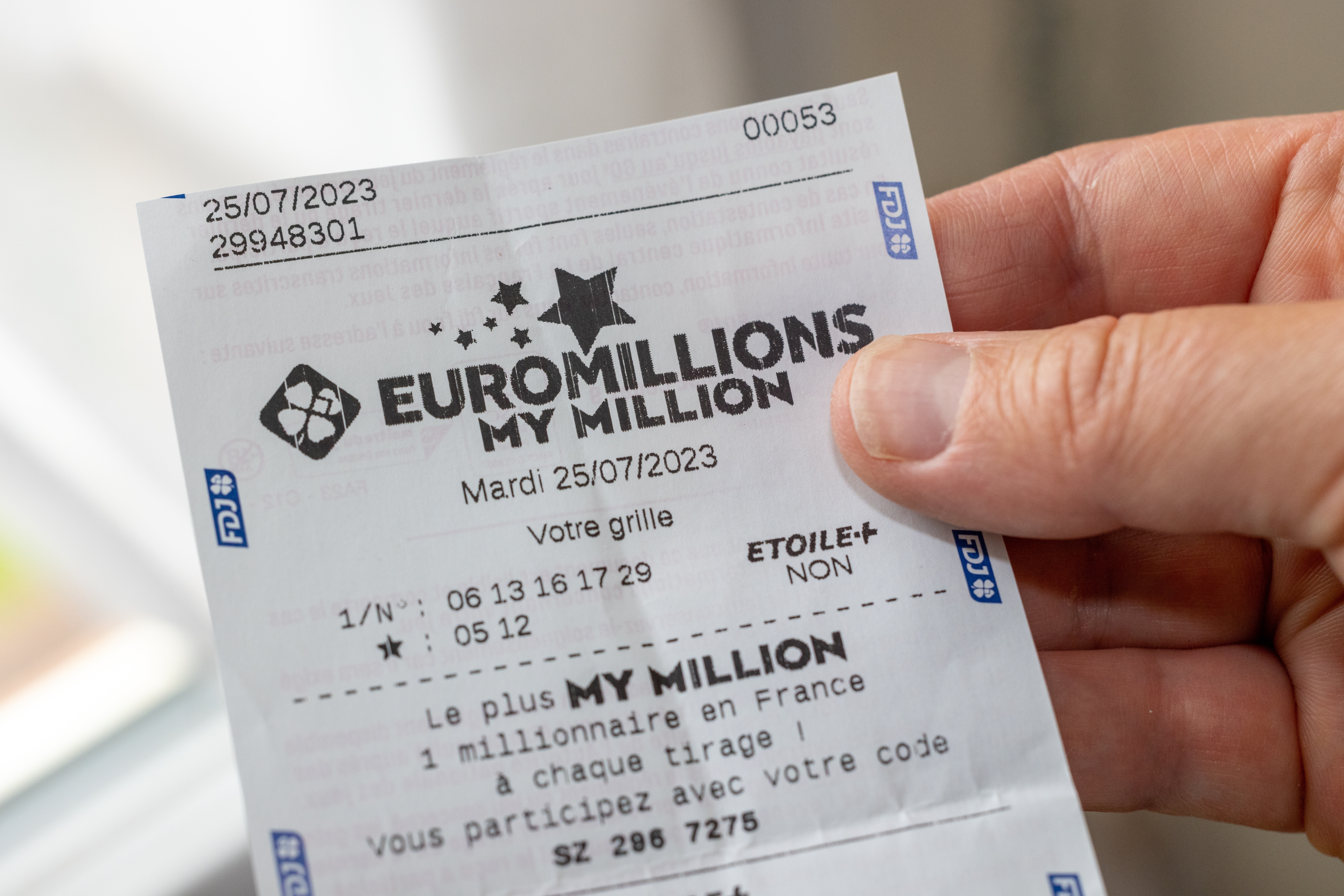 DRAMA! Bacila tiket ne znajući da je osvojila milion €, a onda su stigli komunalci: Neko je na kraju plakao...