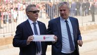 Na hiljade ljudi se okupilo na sahrani legendarnog fudbalera, i Dejan Savićević poslao poslednji pozdrav