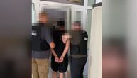 OVAKO SU PRIVEDENI ŠEFOVI BANDE! Pogledajte snimak hapšenja Sirijaca u Beogradu, UKP im stavio lisice!