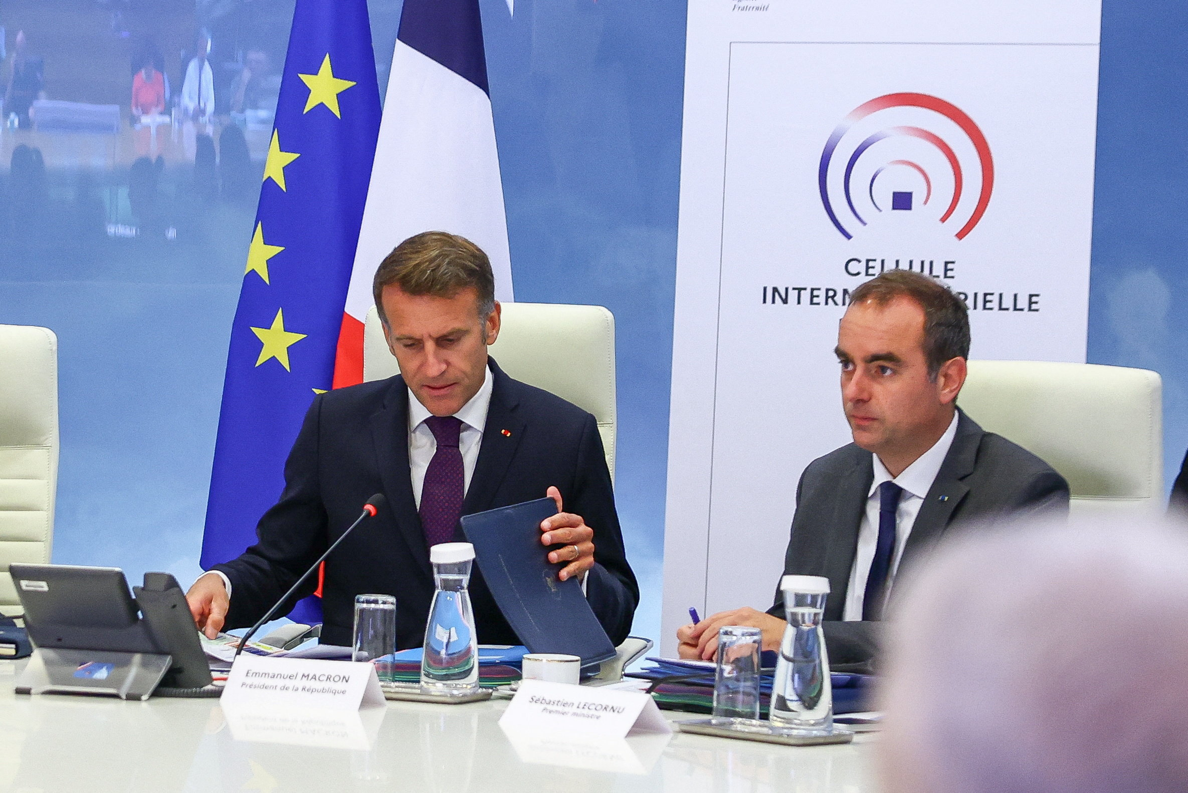 Šta se dešava u kabinetu premijera? Dva samoubistva, dva pokušaja samoubistva i jedna sumnjiva smrt