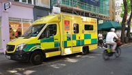BRICA HEROJ! Žena makazama povredila četiri muškarca usred Londona, on je savladao!
