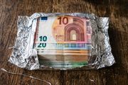 Mnogi ljudi umotavaju novac u aluminijumsku foliju: Evo čemu služi sve popularniji trik