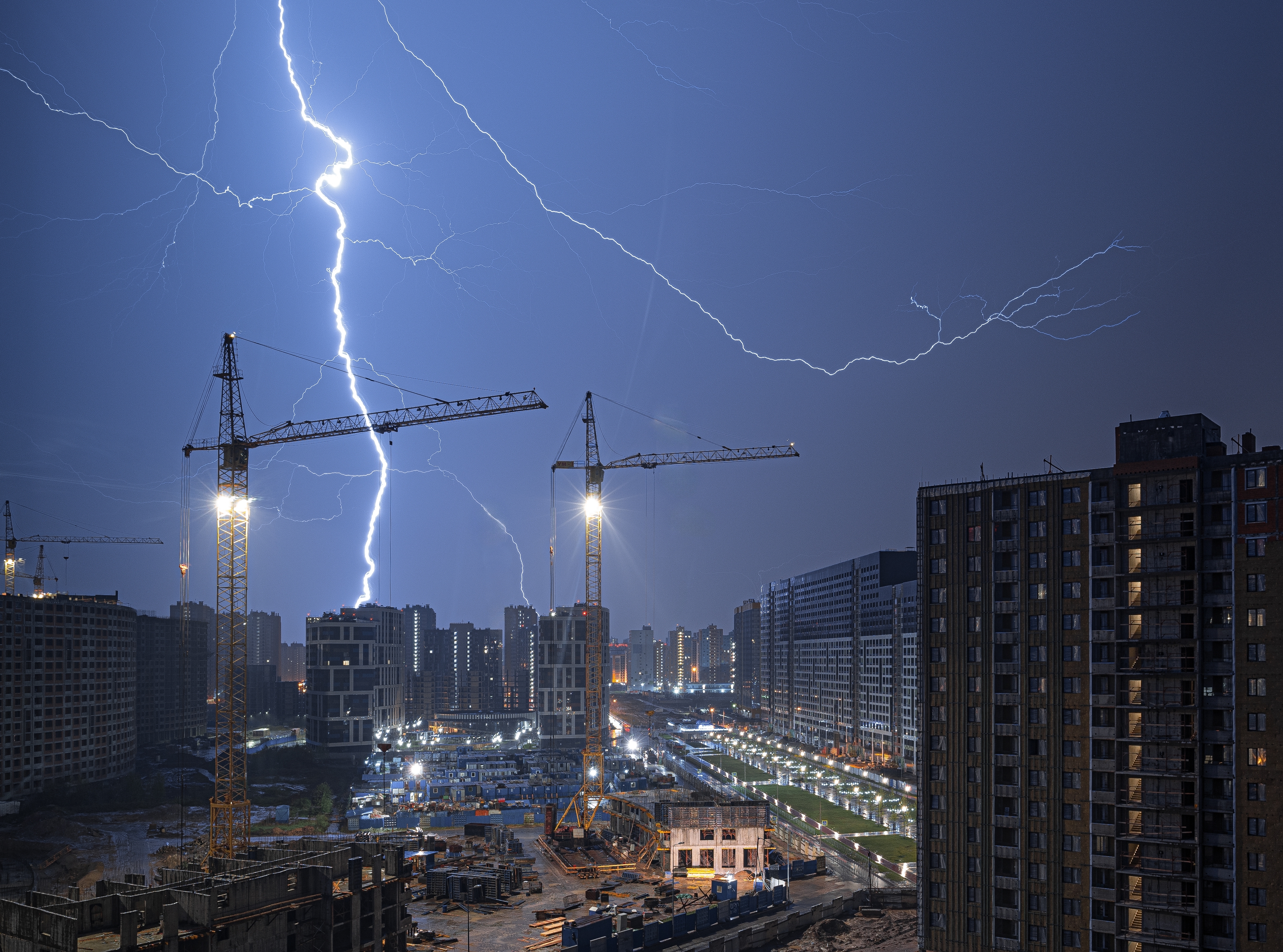 Ne gasite sve uređaje kad zagrmi! Greška koju mnogi prave tokom oluje može skupo da ih košta