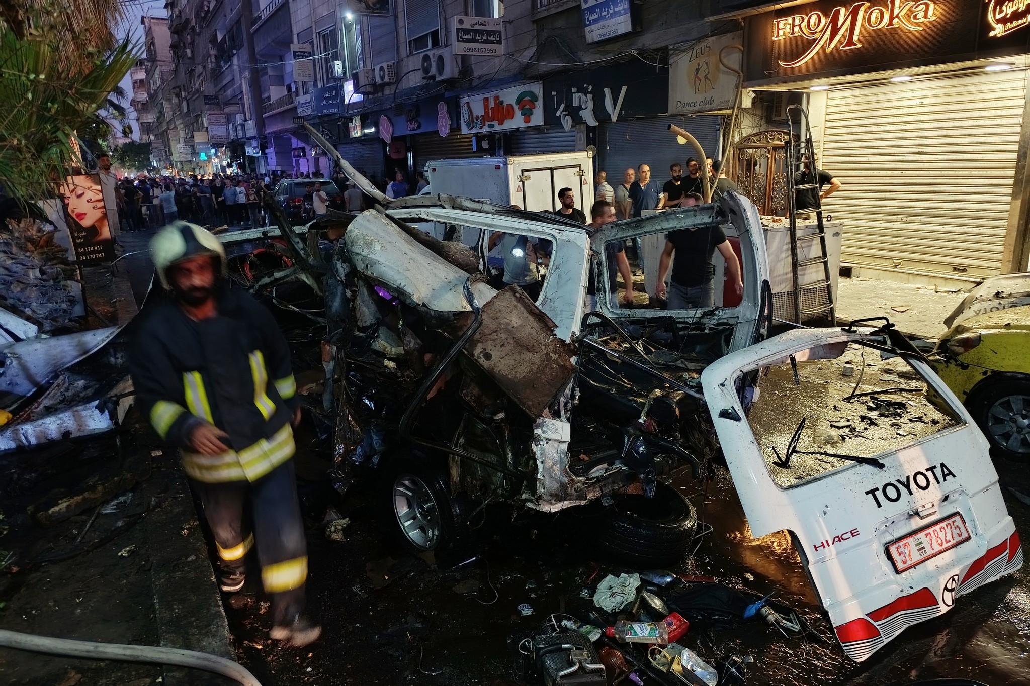 Minibus dignut u vazduh u predgrađu Damaska, ima mrtvih!