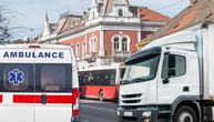 SAZNAJEMO! Nesreća u Zemunu: Telo pešaka zaglavljeno pod kabinom kamiona