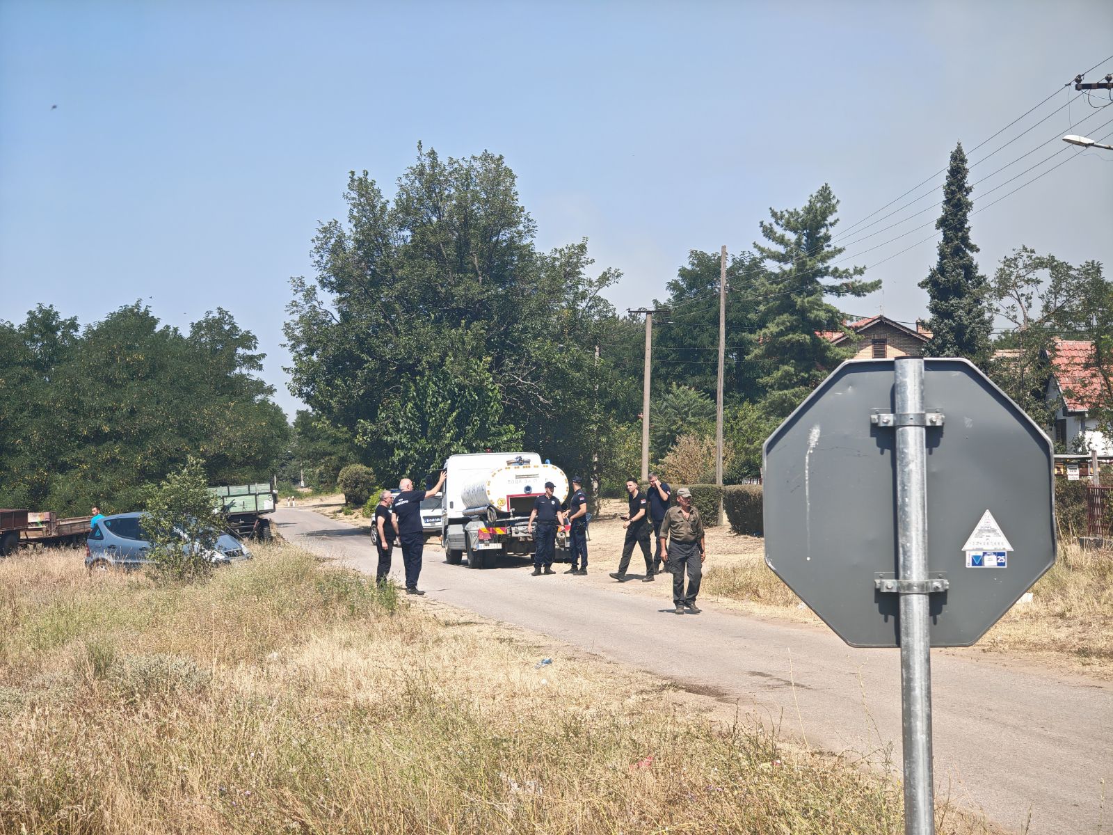 Dobra vest za meštane Šumarka: Naselje bezbedno za boravak, ali požari u Deliblatskoj peščari još nisu ugašeni