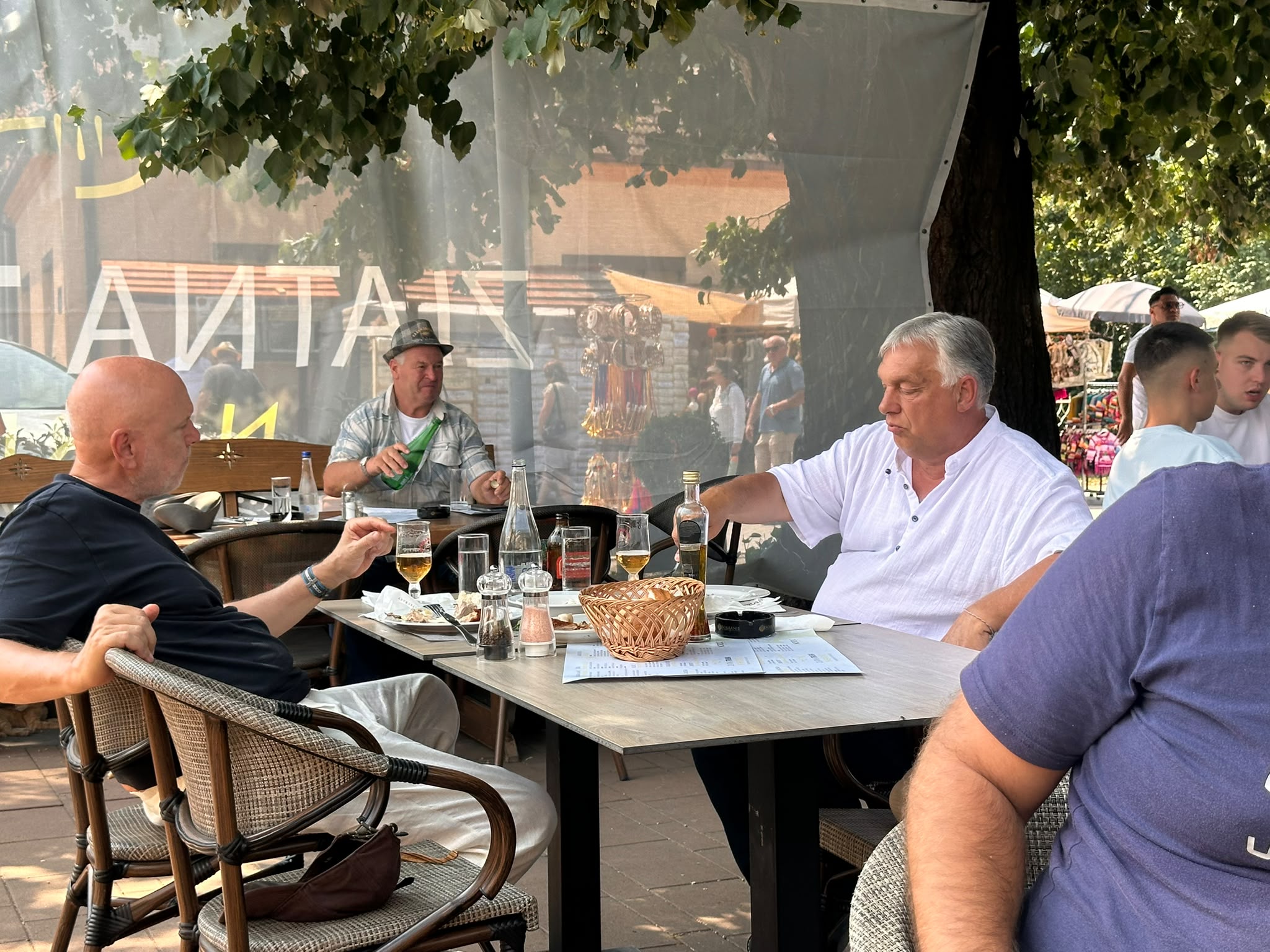 Viktor Orban u Guči: Bivši mađarski premijer uživa u pivu i pečenju