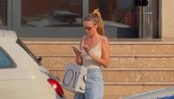 Odmah po izlasku iz policije napravila dva prekršaja: Supruga Sergeja Trifunovića usnimljena u novom prestupu