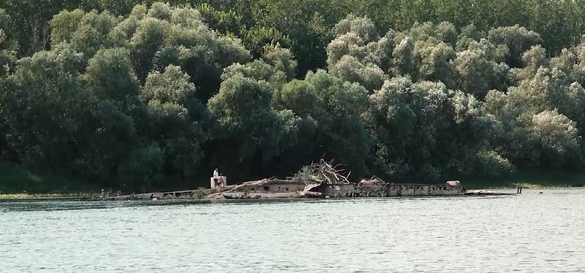 Otišli smo na mesto gde leži "Savski Titanik": Ono što smo zatekli na olupini ĆE VAS IZNENADITI